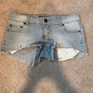 CELEBRITY Pink Women’s Striped Shorts‎ Size 3